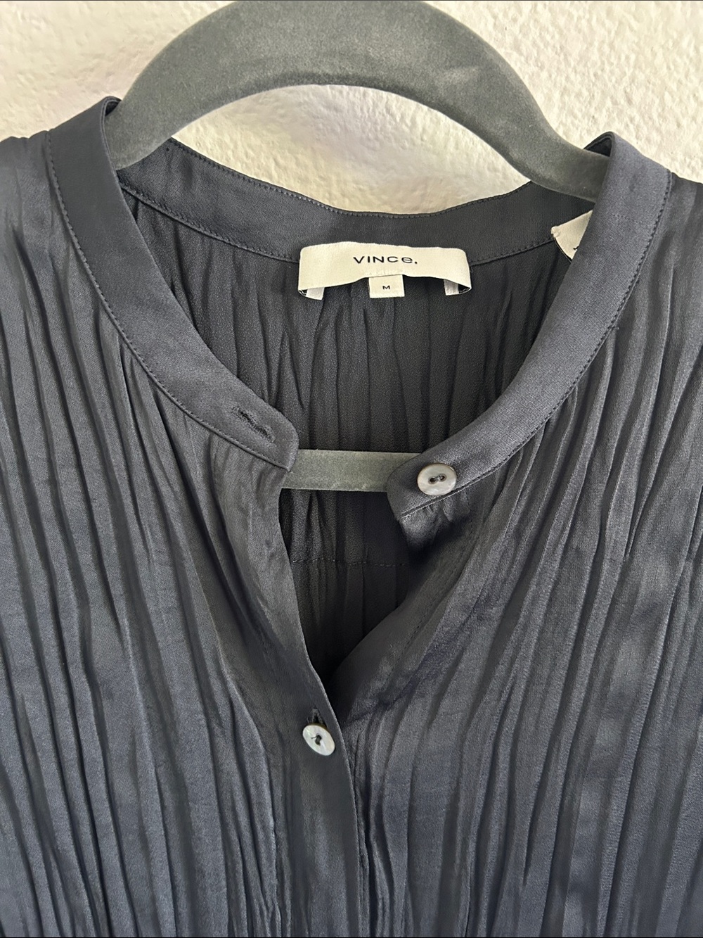 VINCE sleeveless Pleated Blouse. Size M - Picture 2 of 5